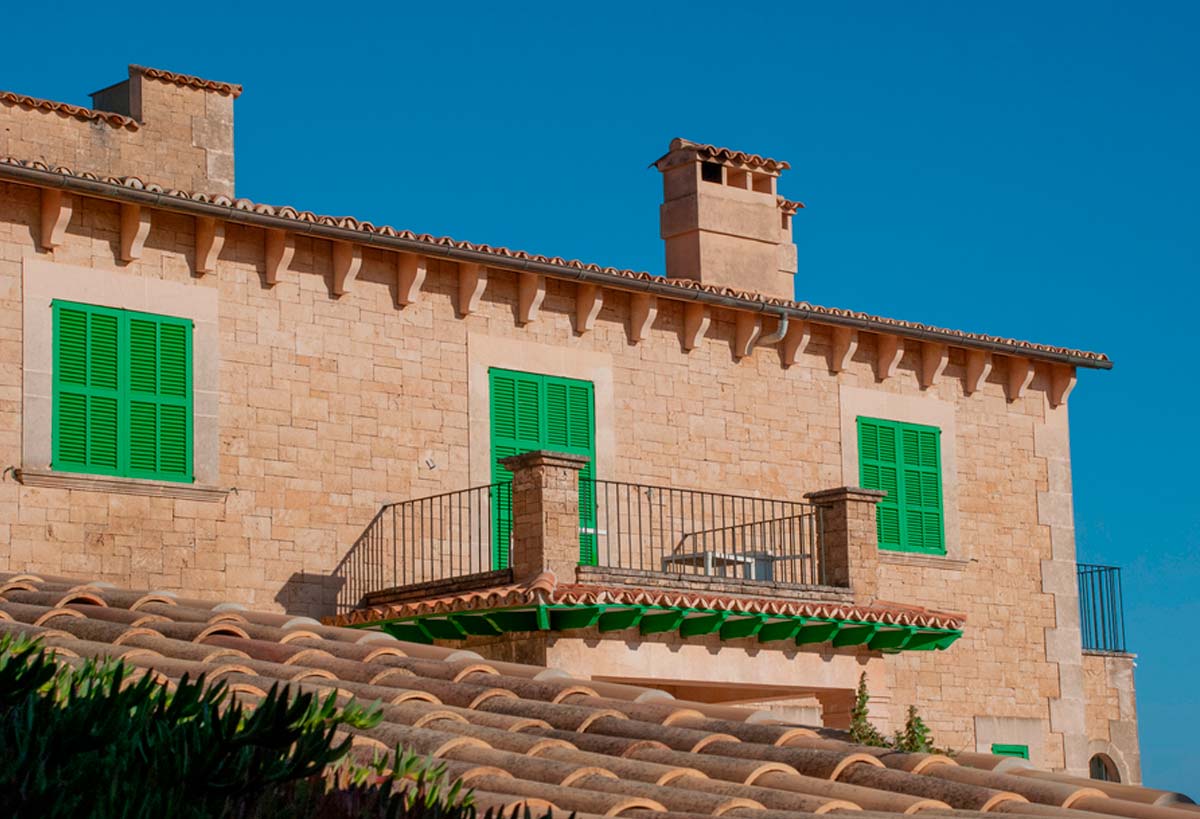 Enclosure and construction of a 10-hectare estate